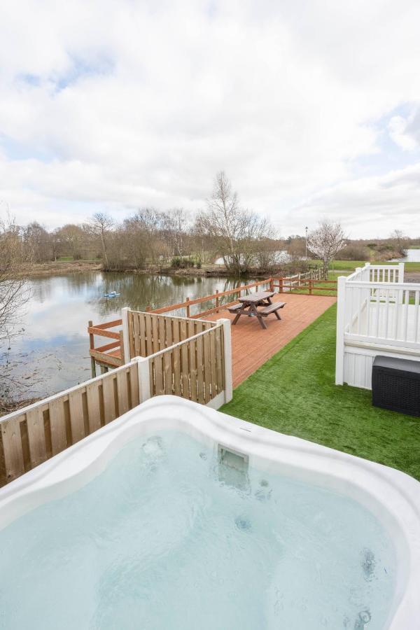 Hallcroft Fishery And Holiday Park ريتفورد المظهر الخارجي الصورة