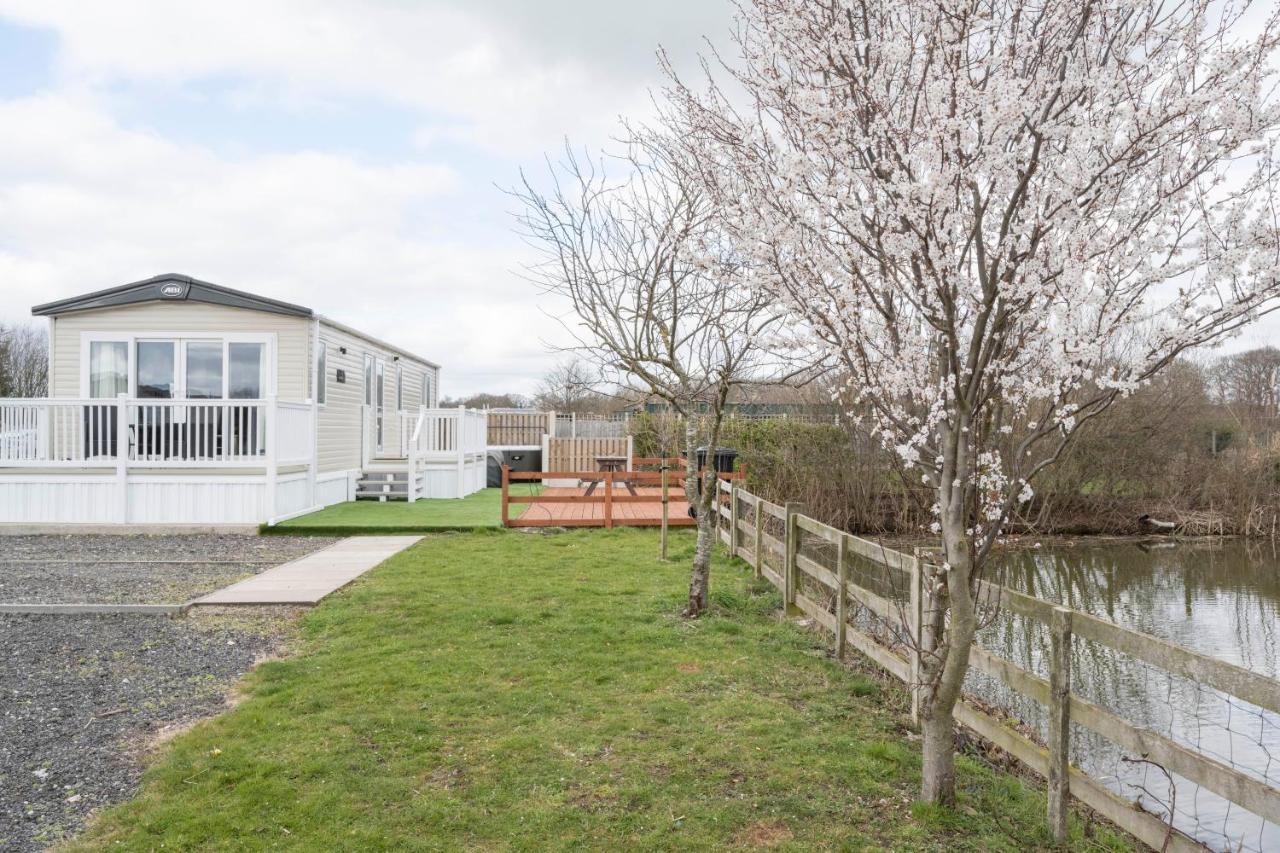 Hallcroft Fishery And Holiday Park ريتفورد المظهر الخارجي الصورة